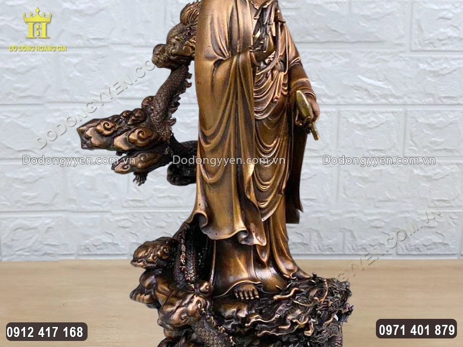 Từng họa tiết hoa văn được chăm ch&uacute;t tỉ mỉ